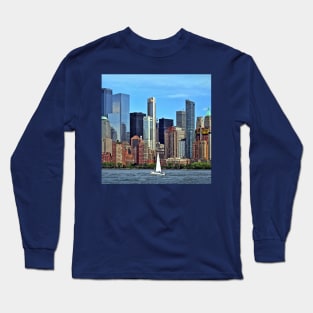 Manhattan NY – Sailboat By Manhattan Skyline Long Sleeve T-Shirt